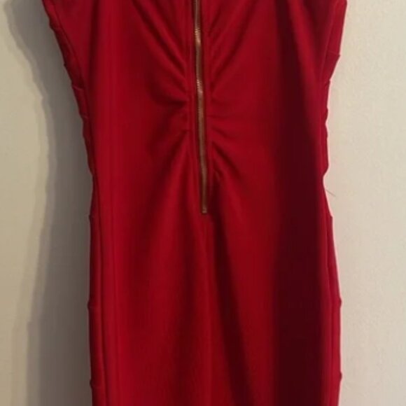 Red Sleeveless Muscle Tee - Picture 2 of 2